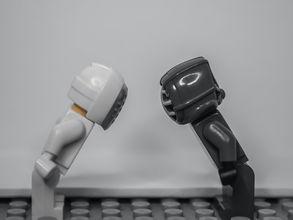 尊敬語と謙譲語と丁寧語の3種類の敬語は本当に必要なのか？